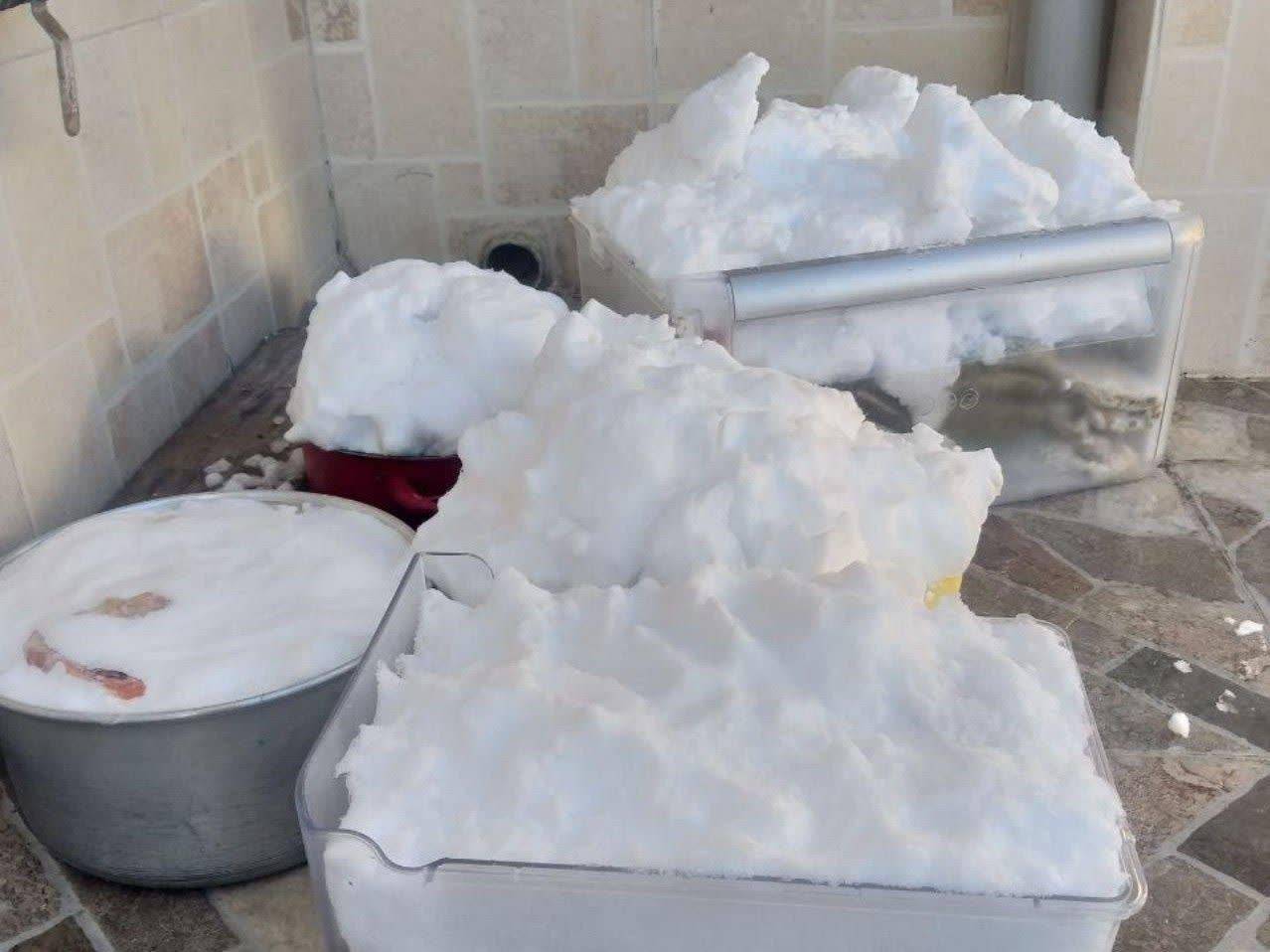 برف و قطعی برق در گیلان